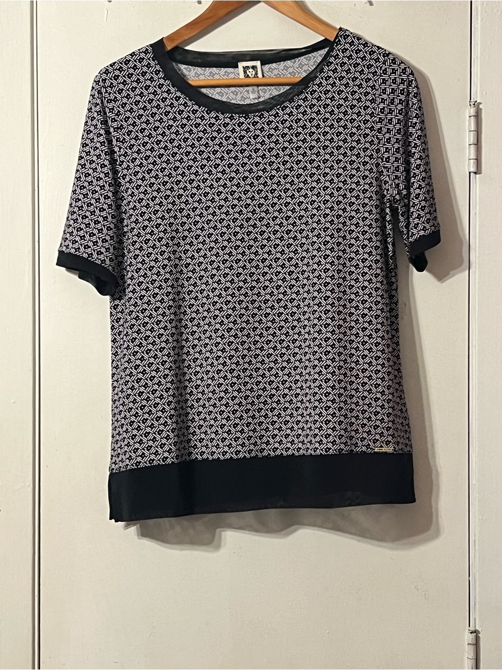 Anne Klein Black & White Geometric Short Sleeve Top